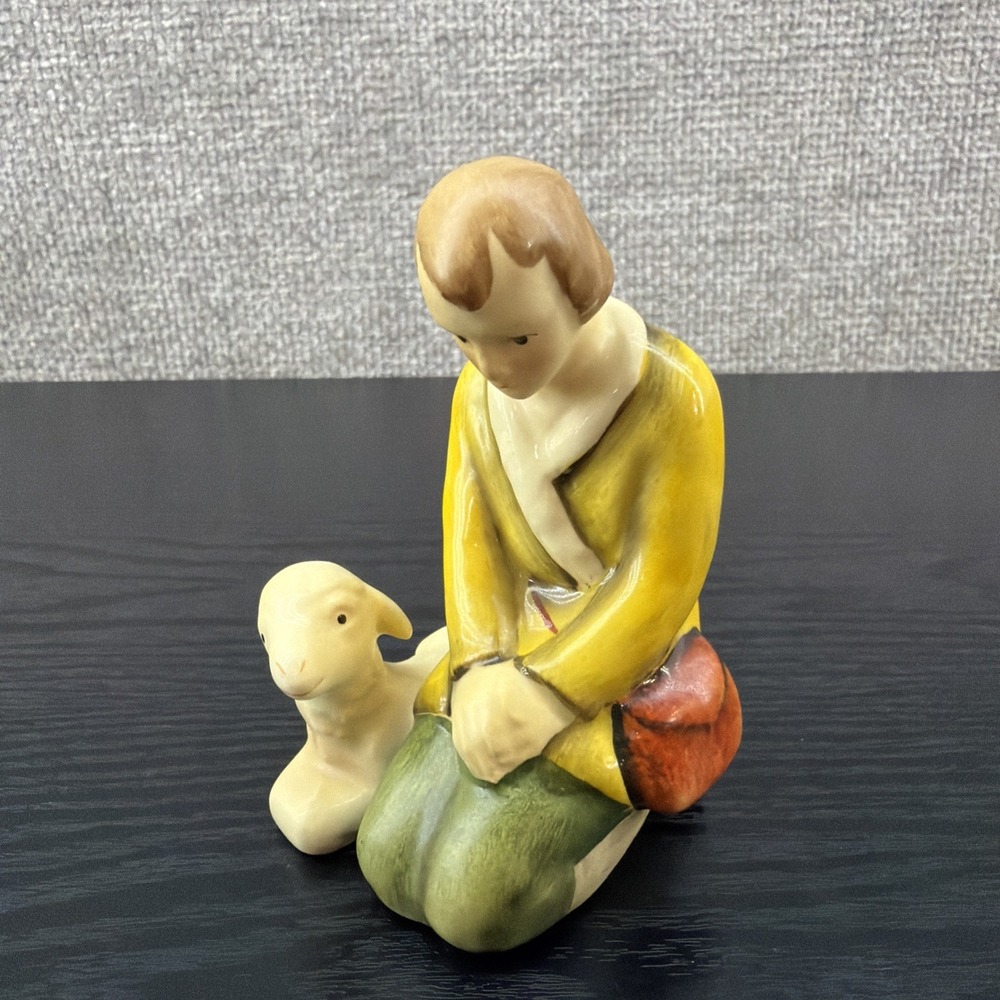 Goebel HX82 E Kneeling Nativity Shepard Boy W/Lamb TMK1/TMK2 Full‎ Bee Germany
